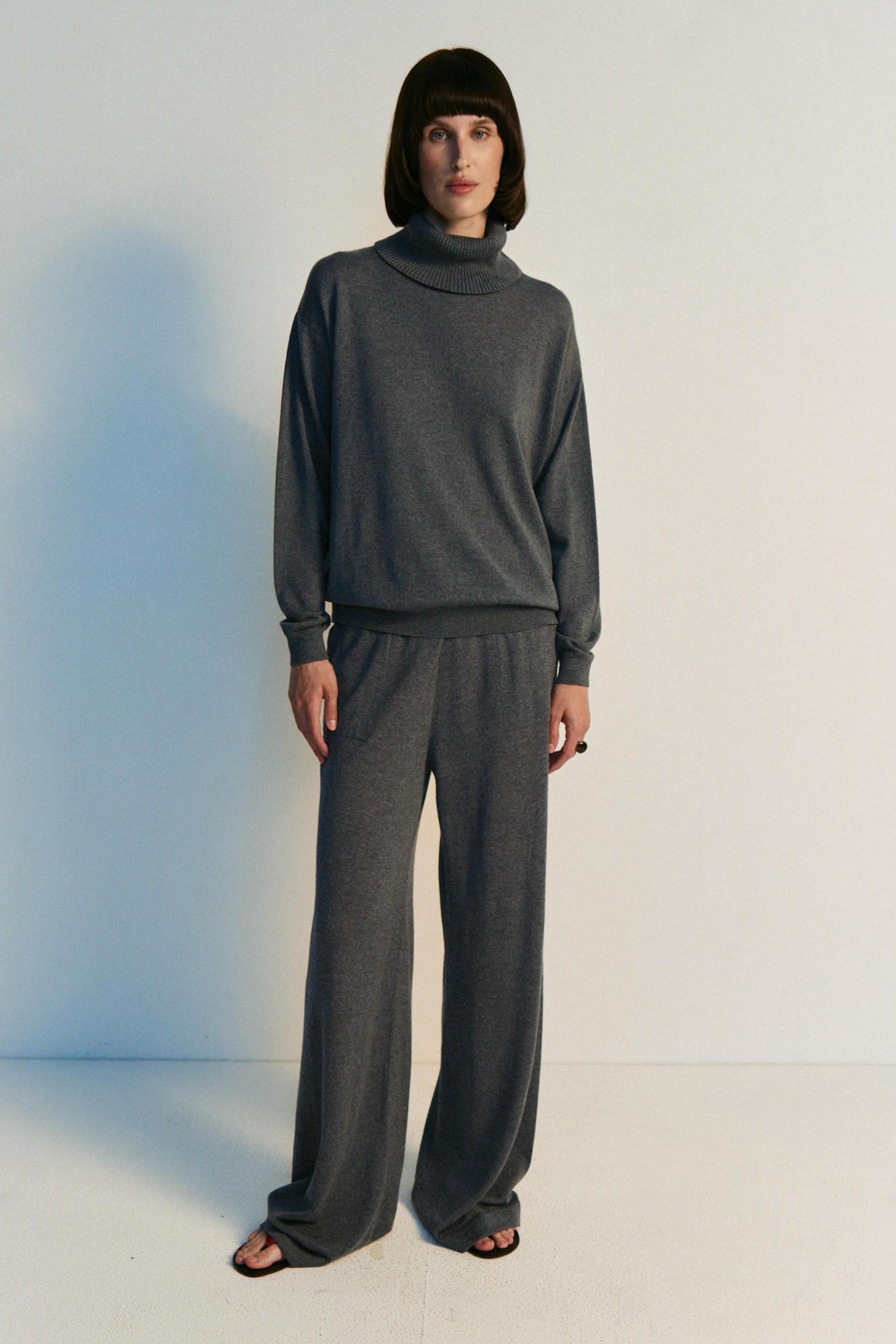 Set aus Rollkragenpullover und Palazzohose aus Merinowolle
