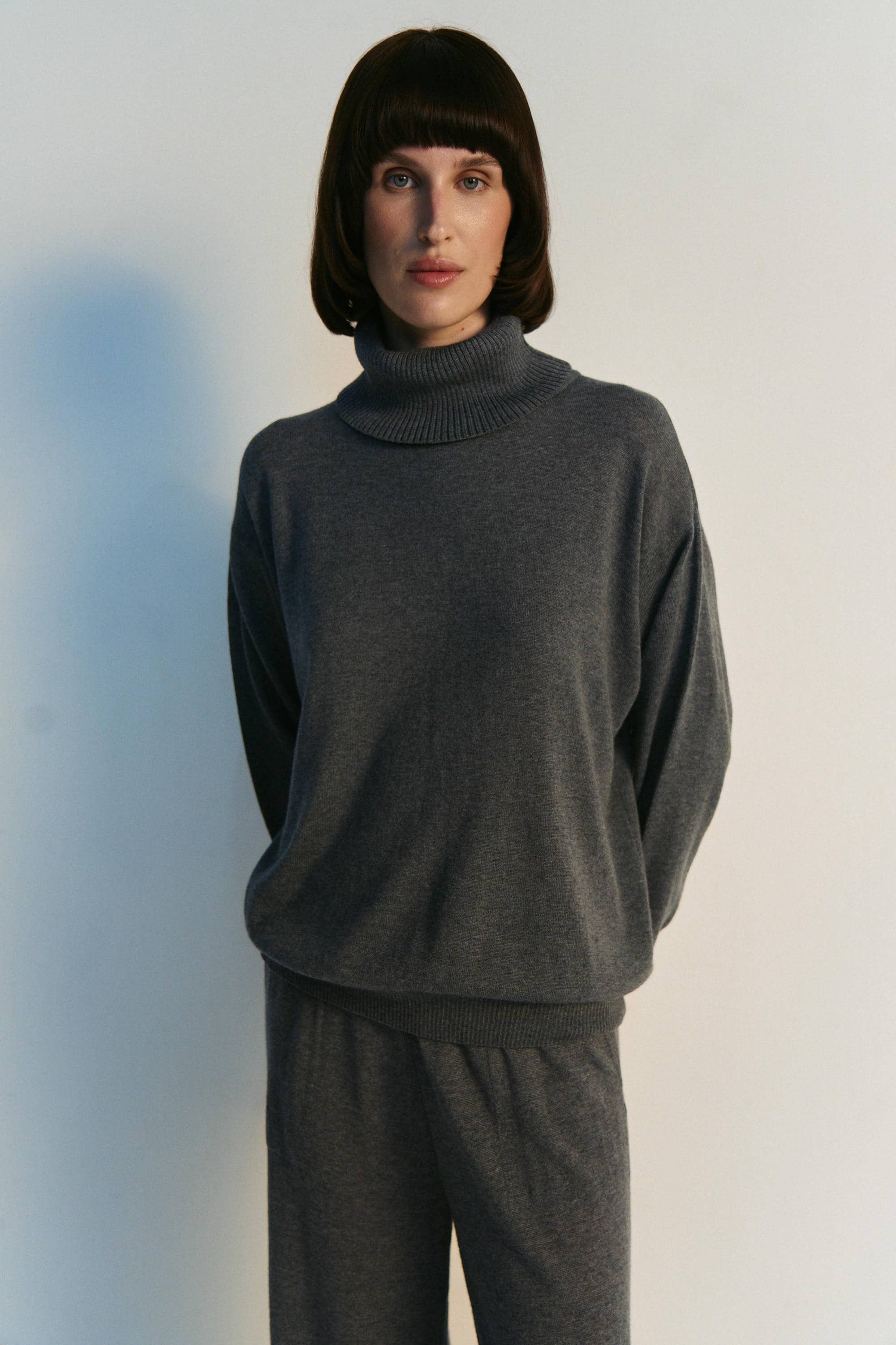Set aus Rollkragenpullover und Palazzohose aus Merinowolle