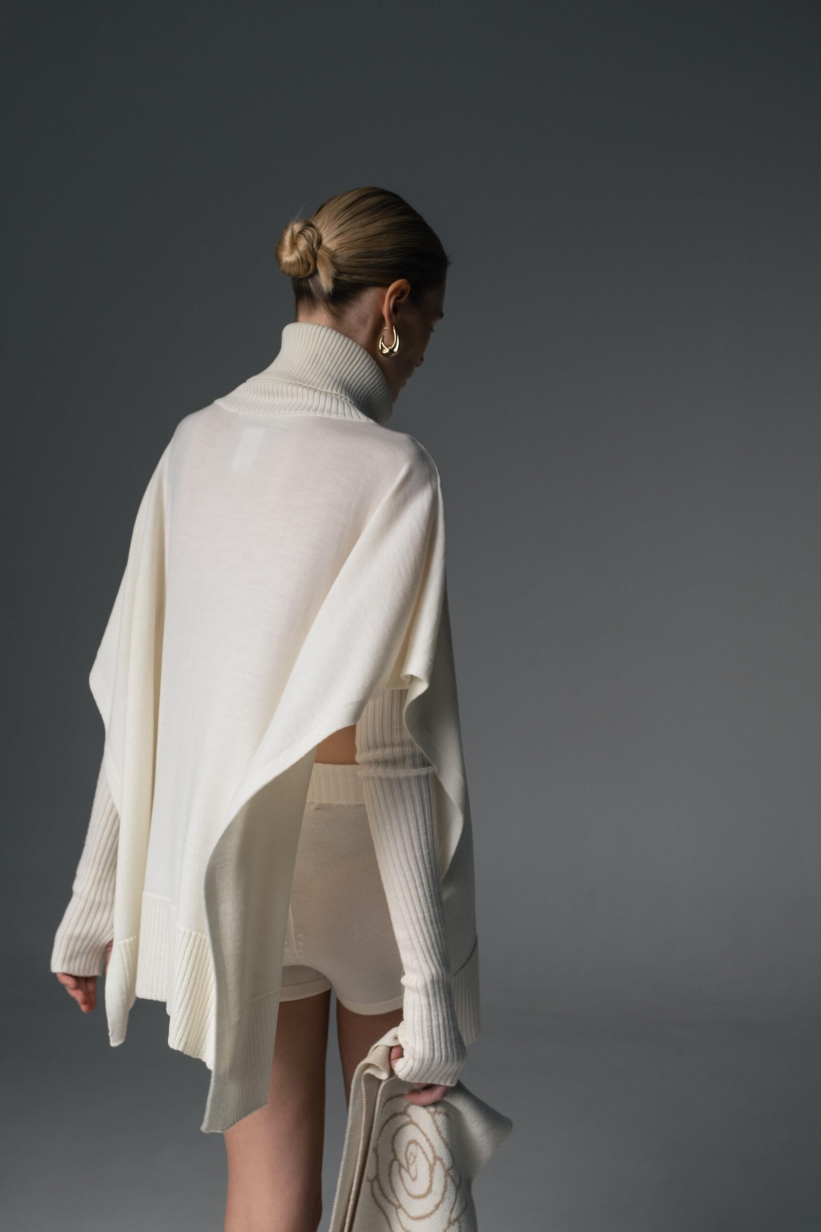 Rollkragencape aus Merinowolle
