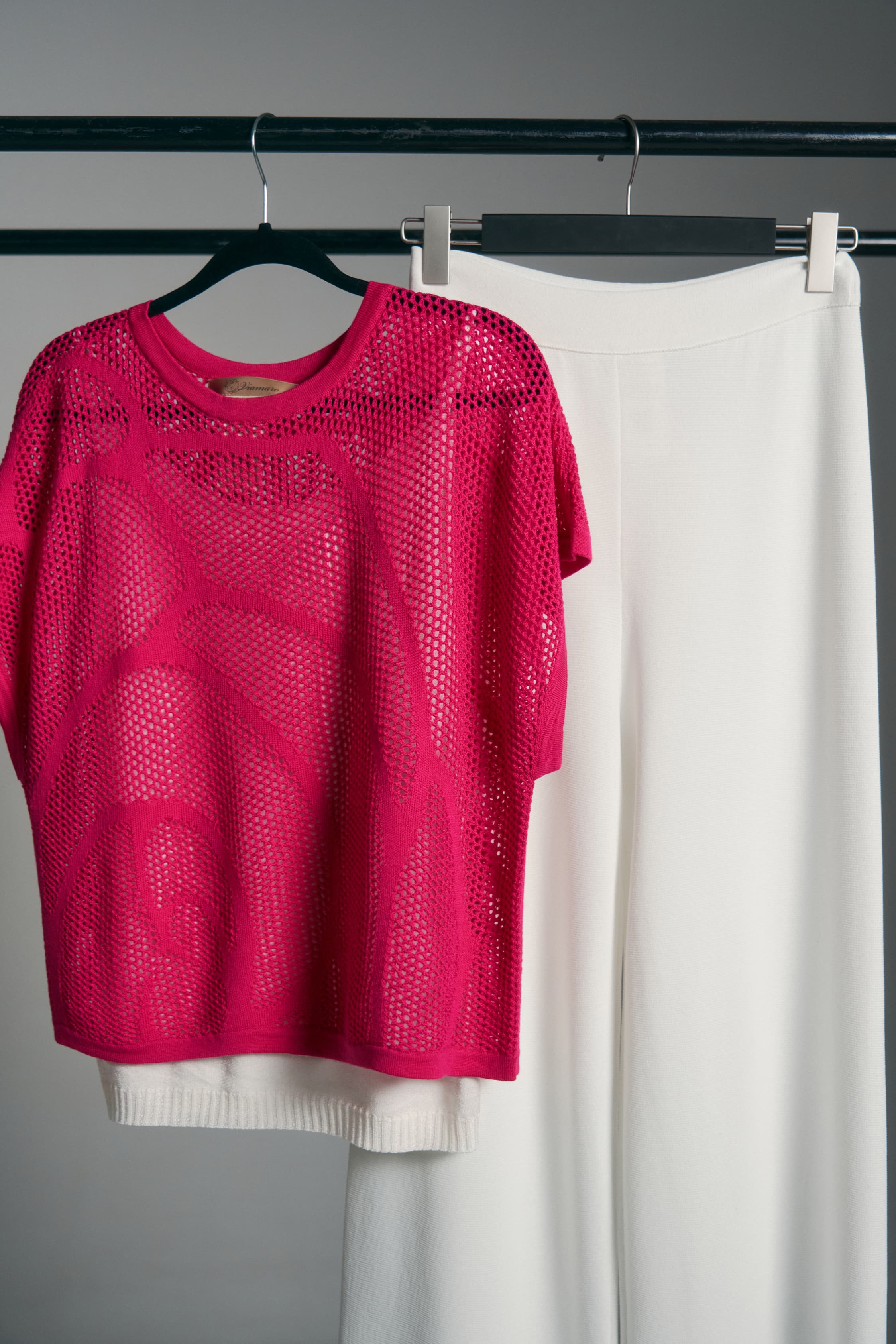 Rosenfarbenes Ajour-Strickoberteil