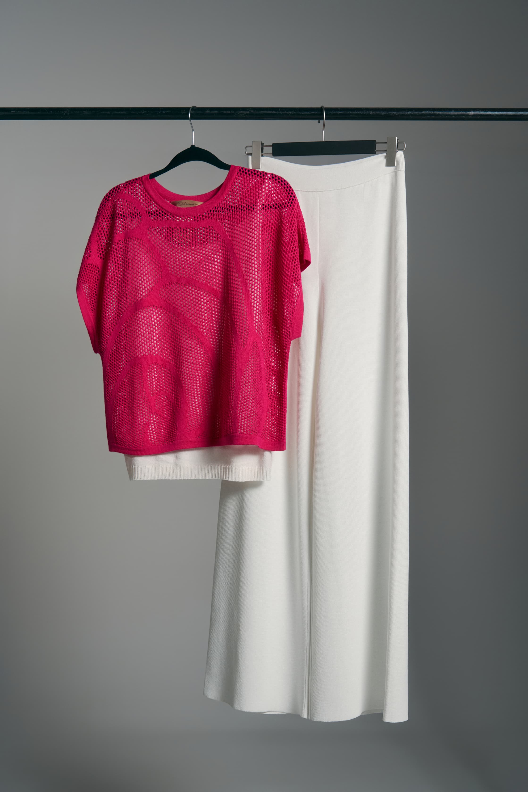Rosenfarbenes Ajour-Strickoberteil