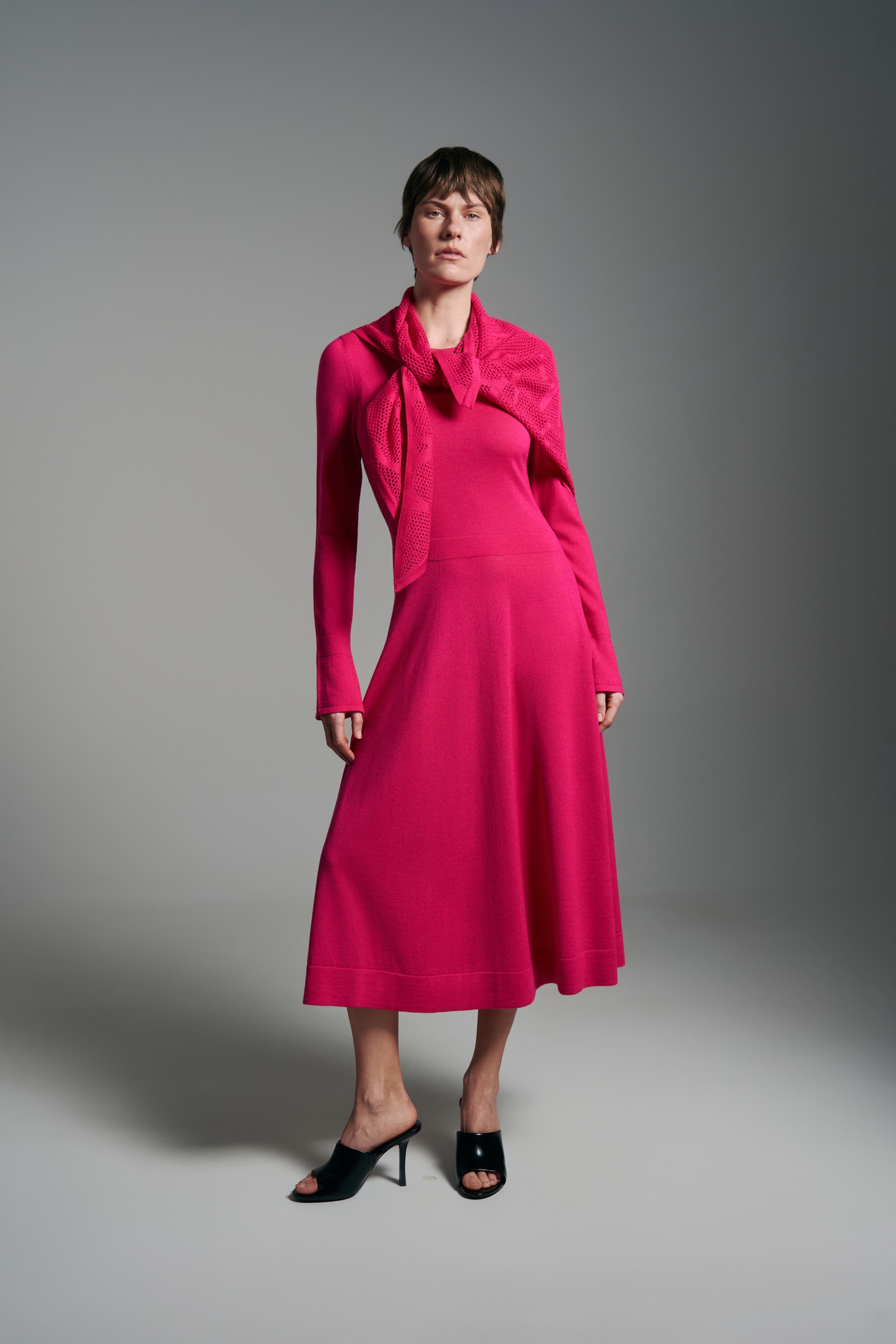 Ausgestelltes Midikleid