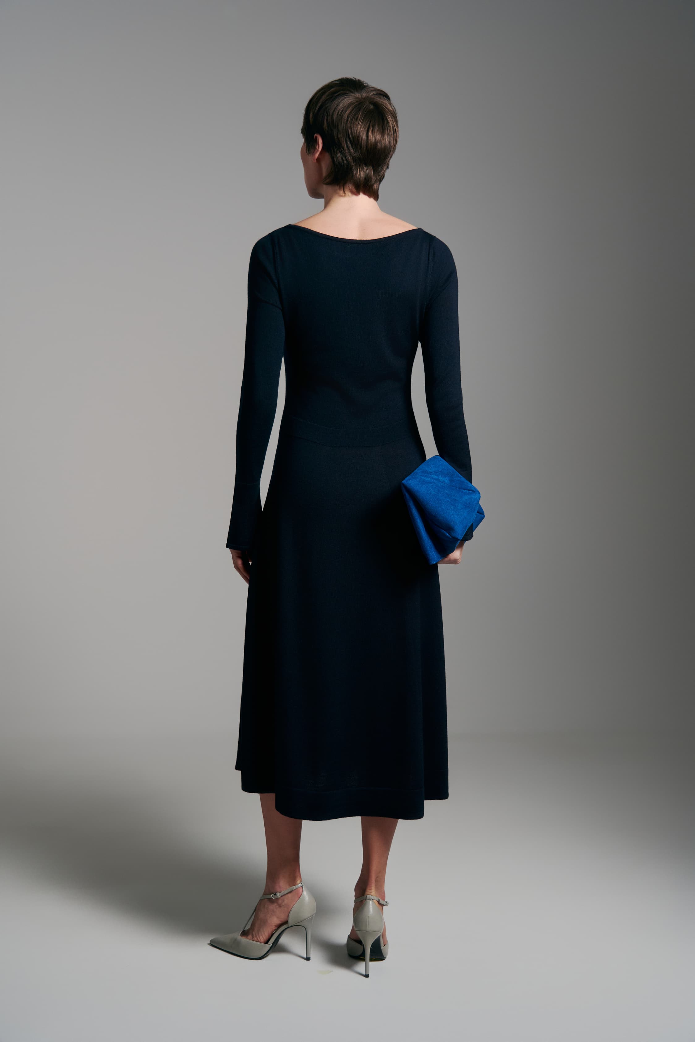 Ausgestelltes Midikleid