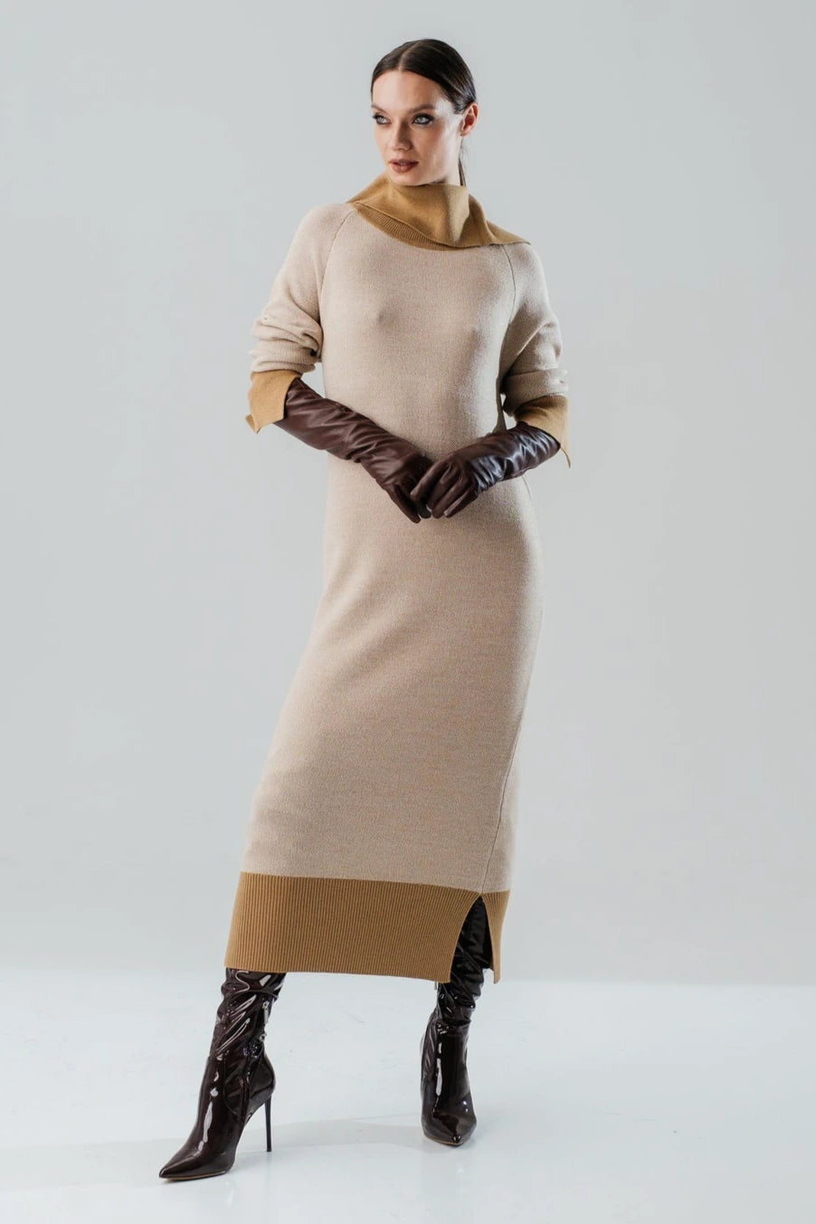 Merino-Kleid mit hohem Kragen